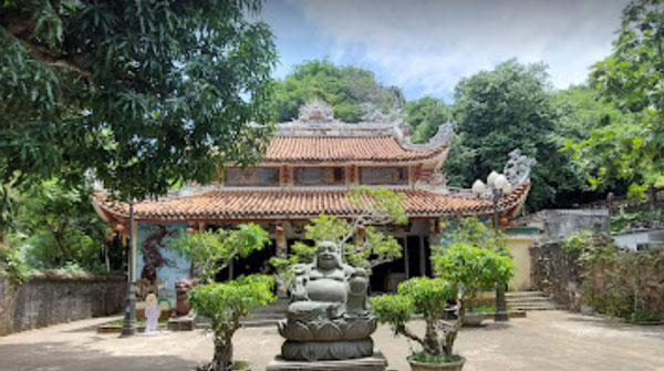 CHùa Tam Thai một ngôi chùa cổ khác cũng trên ngọn Thủy Sơn